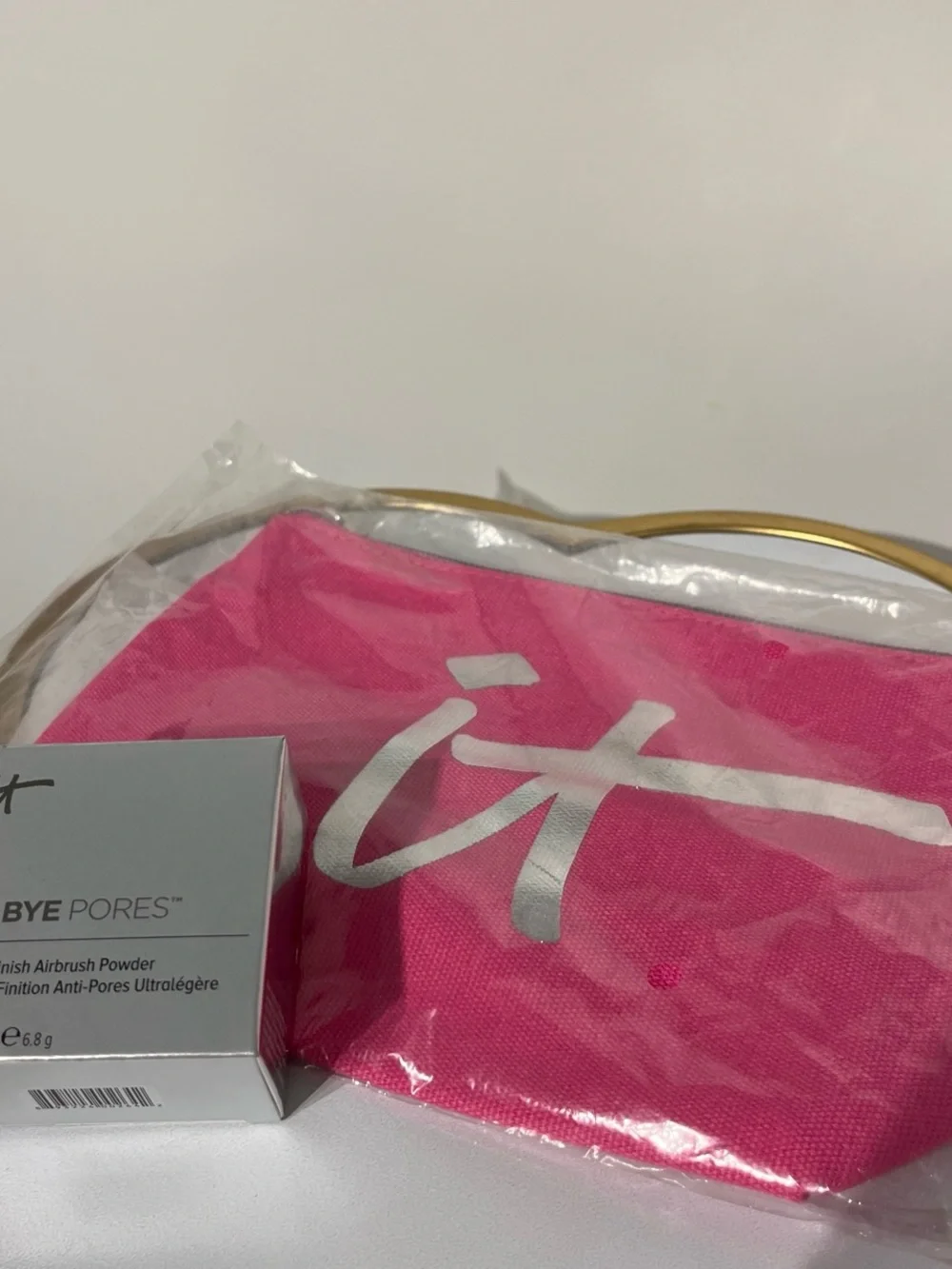 IT cosmetics Bye Bye Pores Powder Translucent & Pink Cosmetic Pouch